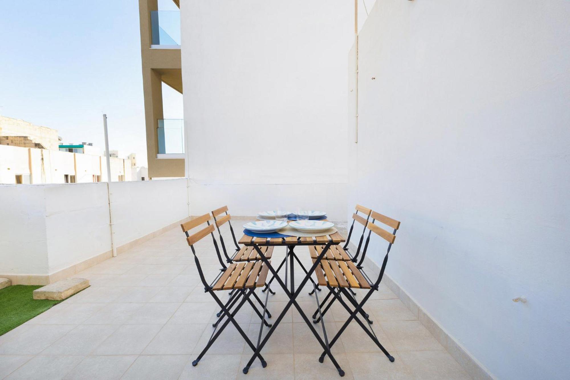 Spacious 2Br Penthouse With A Large Front-Terrace - Close To Bugibba Perched Beach San Pawl il-Baħar Eksteriør bilde